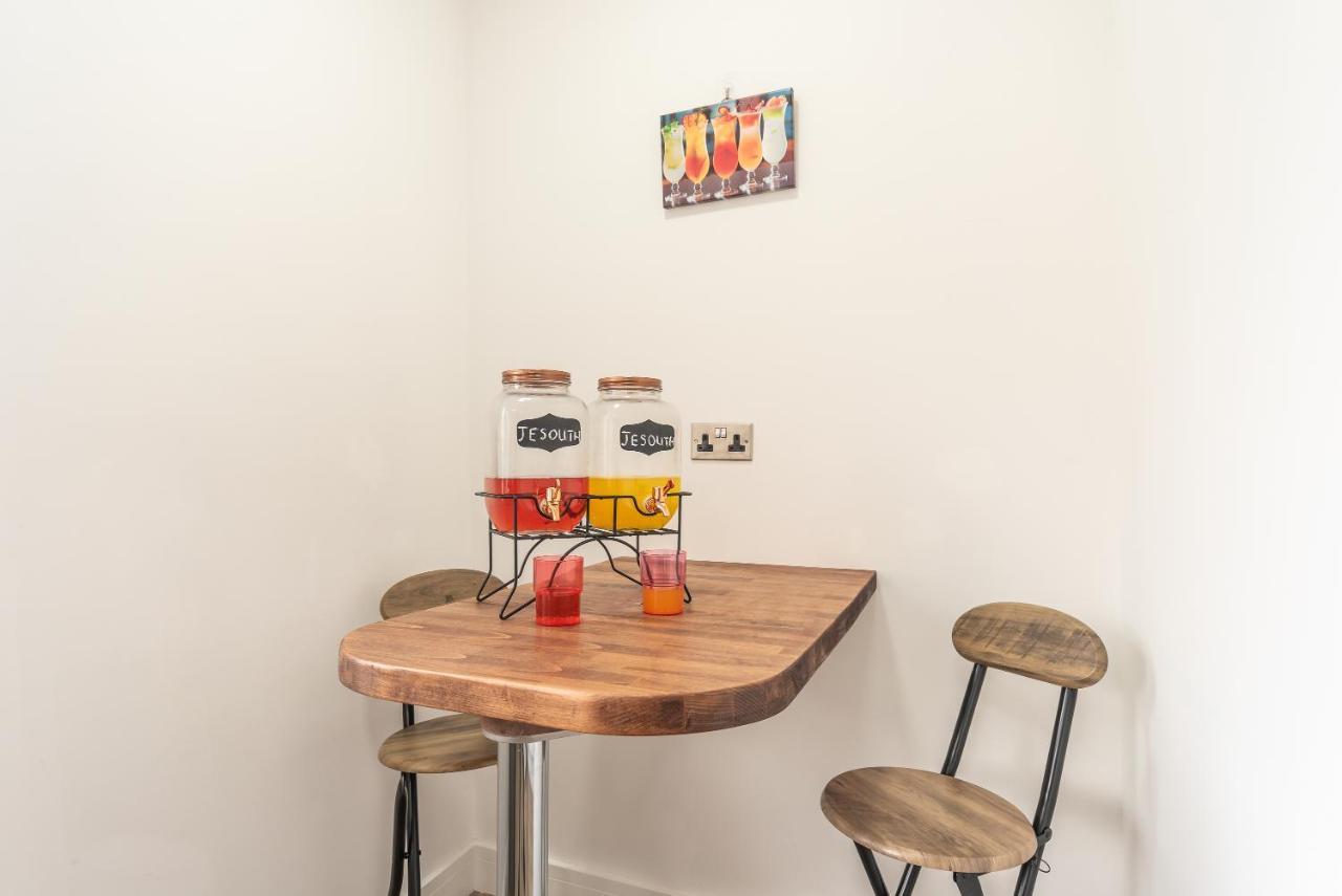 Aseda 4 Bedroom Private Parking, Game Zone -Pool Table, Garden Home Кингстон-апон-Халл Экстерьер фото
